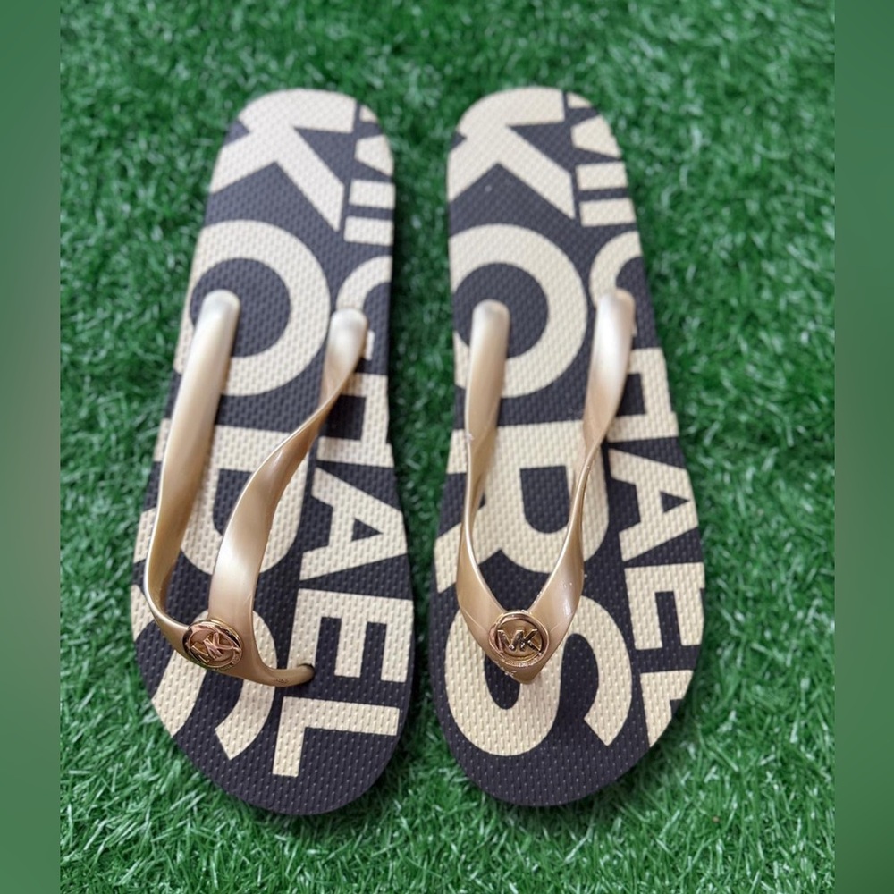 Michael Kors Women’s Black and Gold Logo Flip Flops‎ Size 11